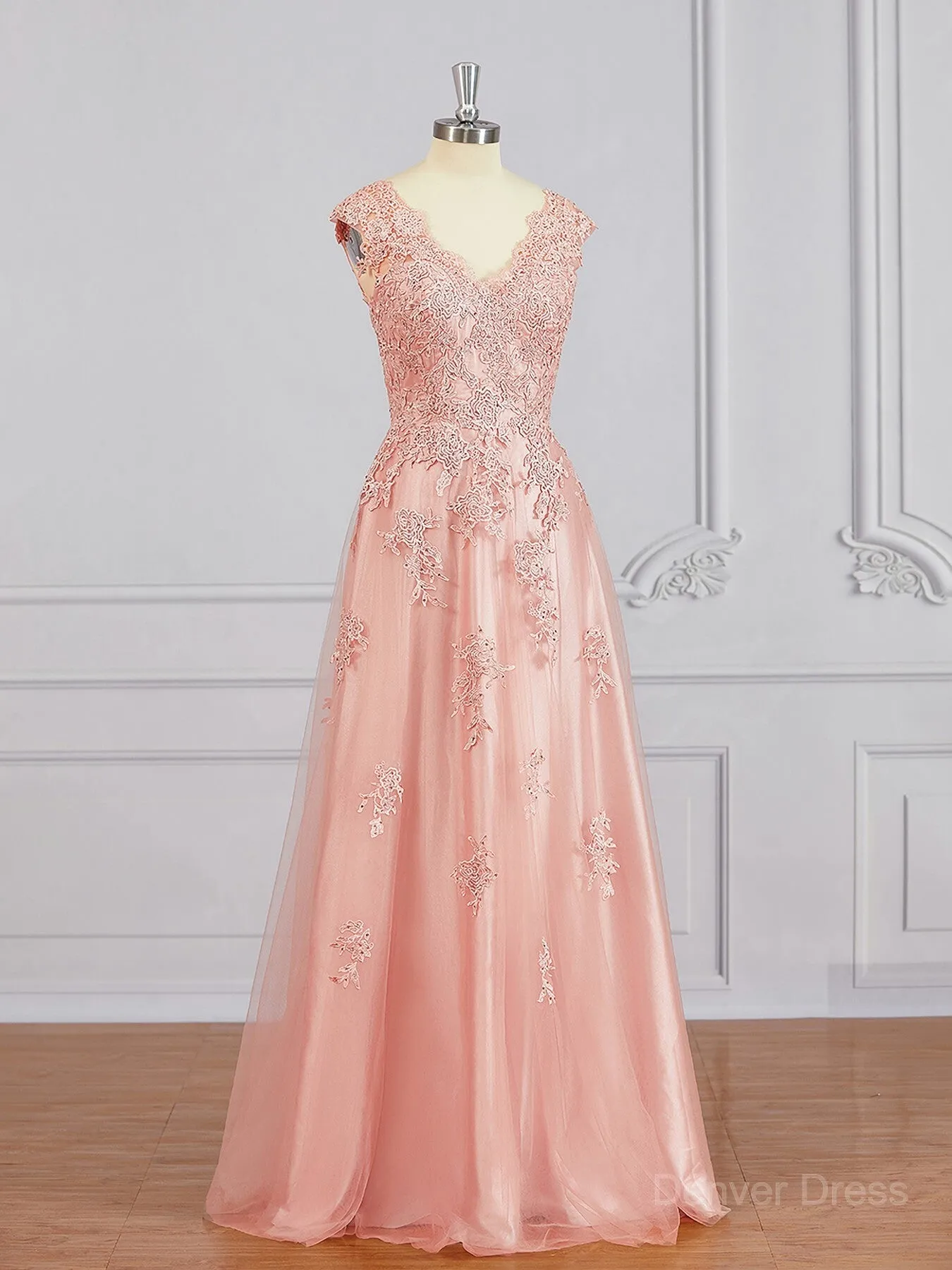 A-Line V-neck Floor-Length Tulle Mother of the Bride Dresses With Appliques Lace