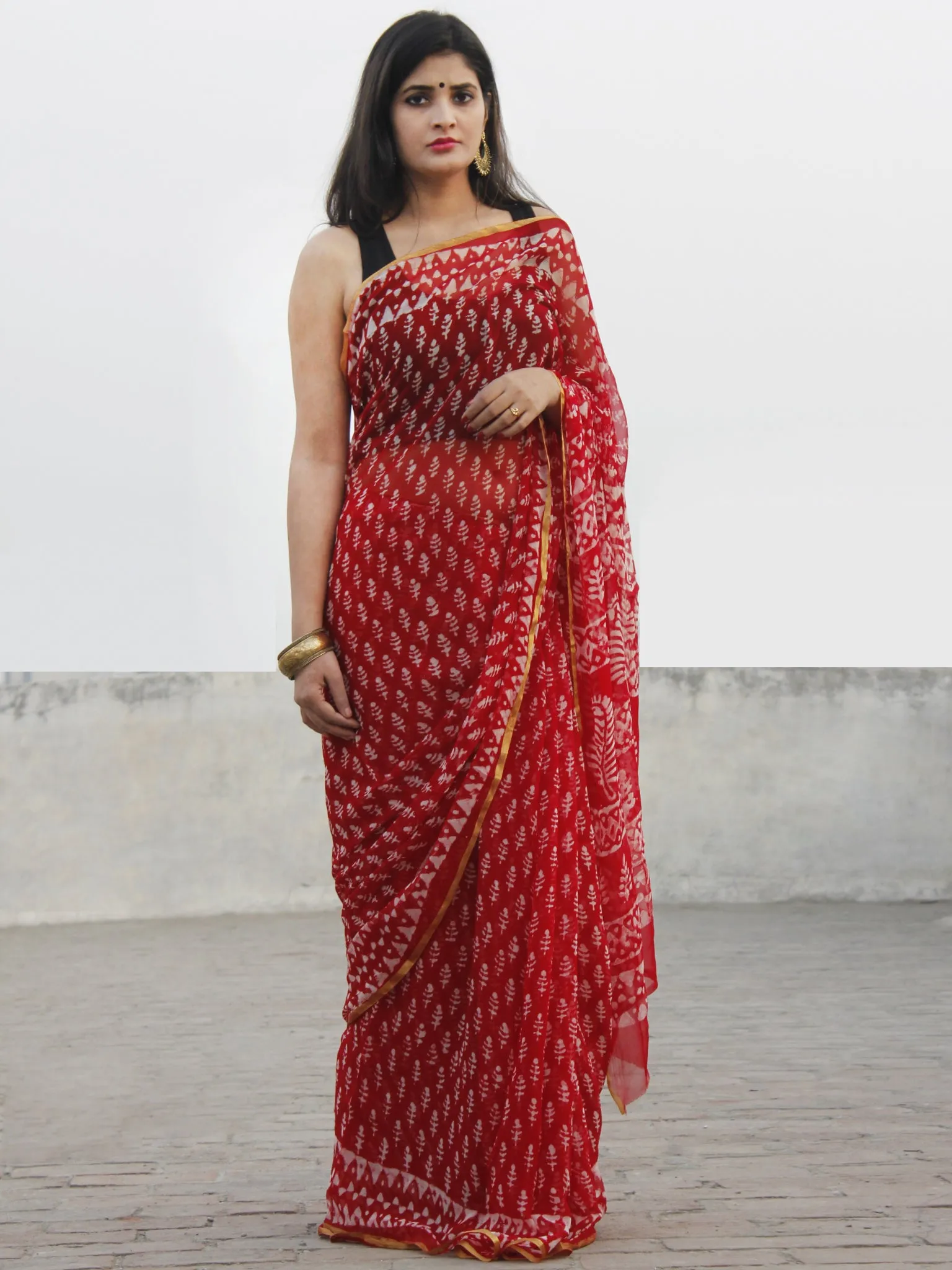 Red White Hand Block Printed Chiffon Saree With Zari Border - S031702584